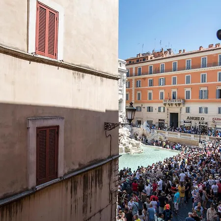 La Finestra Su Fontana Di Trevi - Charming View